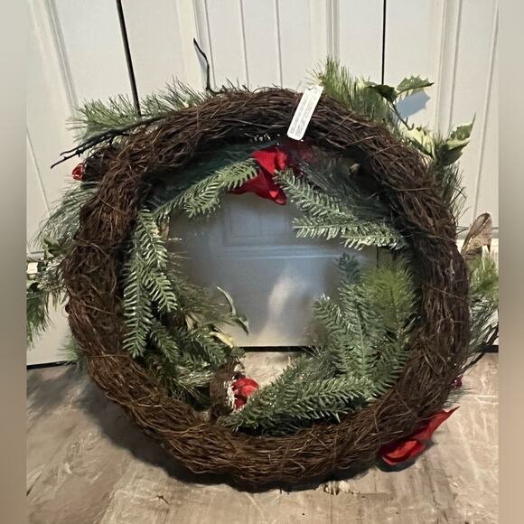 Christmas wreath with birds, poinsettias, cranberries, pine cones - Picture 2 of 11
